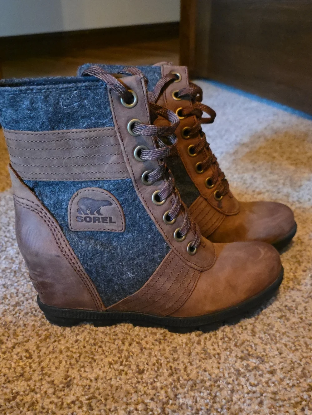 Sorel Brown Leather and Gray Felt Lace-Up Women's Boots